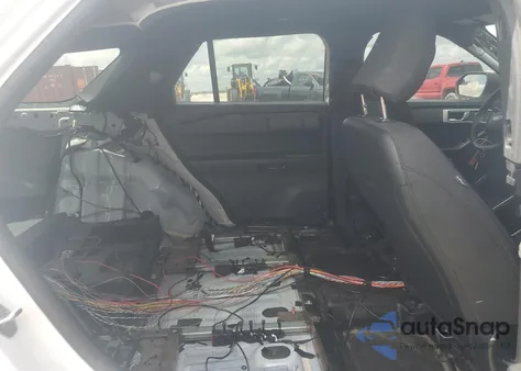 2021 Ford Explorer Police Interceptor z USA, uszkodzony, nr VIN 1FM5K8AB1MGA86409